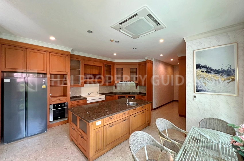 House with Private Pool in Sukhumvit 